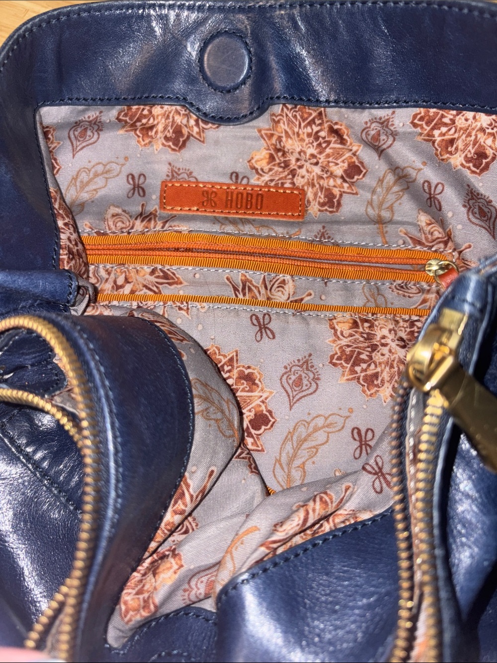 Hobo Classic Navy Leather Bag - Women's Shoulder Purse - Picture 4 of 9